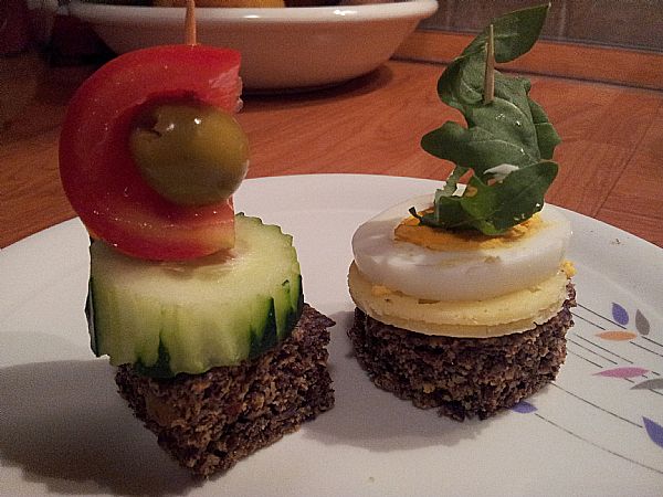 Kruh iz lanenih semen in oliv